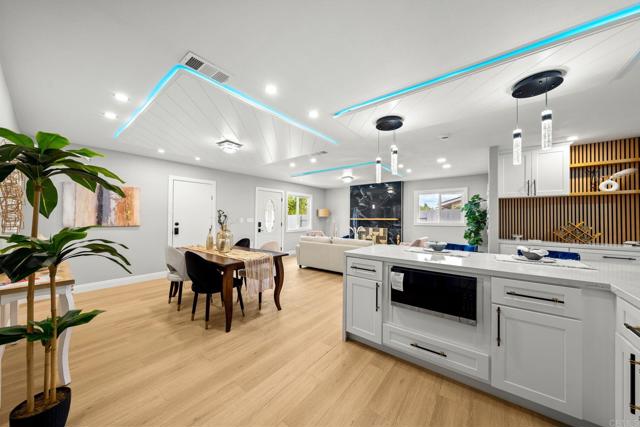 Detail Gallery Image 1 of 1 For 13910 Pomerado Rd, Poway,  CA 92064 - 4 Beds | 3 Baths