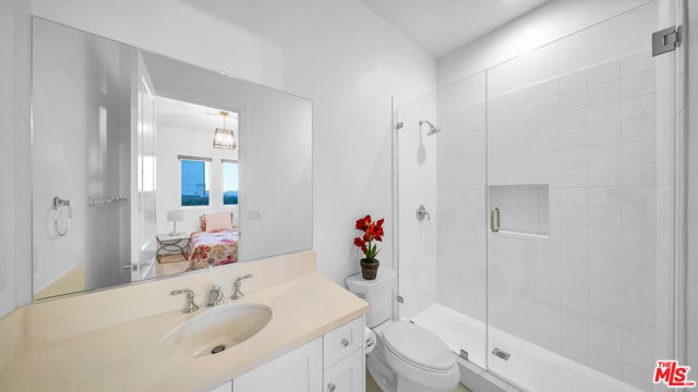 12553 N Ridgeline Road, Porter Ranch CA: https://media.crmls.org/mediaz/9edcaadc-2f5f-4b27-b48e-a95e0b414419.jpg