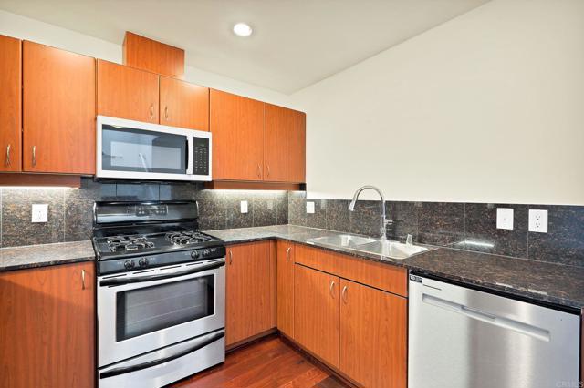 Detail Gallery Image 12 of 54 For 1580 Union St #706,  San Diego,  CA 92101 - 2 Beds | 2 Baths