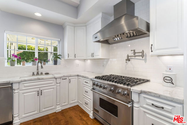 4728 Vesper Avenue, Sherman Oaks CA: https://media.crmls.org/mediaz/9edcee22-c33e-4b83-bcf1-a20c832f0a6c.jpg