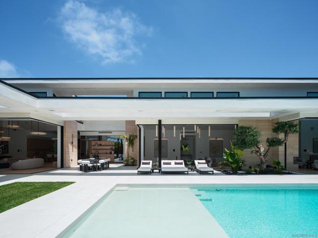 6283 La Jolla Scenic Drive S, San Diego CA: https://media.crmls.org/mediaz/9edd41ba-b59e-47b5-a9af-cebab9796924.jpg