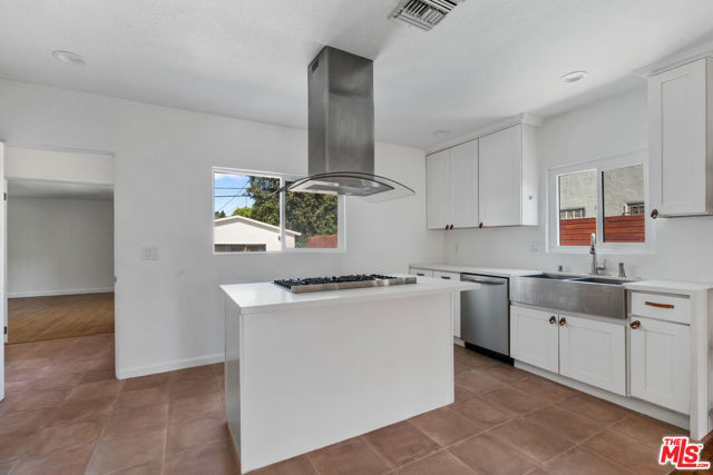 4031 Edenhurst Avenue, Los Angeles CA: https://media.crmls.org/mediaz/9edd49dd-d86e-4002-8861-036a0c817427.jpg