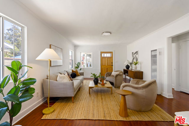 6043 Madden Avenue, Los Angeles CA: https://media.crmls.org/mediaz/9edd561d-7b0c-4ce9-96ae-2431439df321.jpg