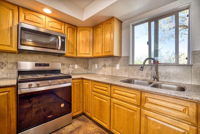 Image 9 of 49 For 16430 Evans Lane