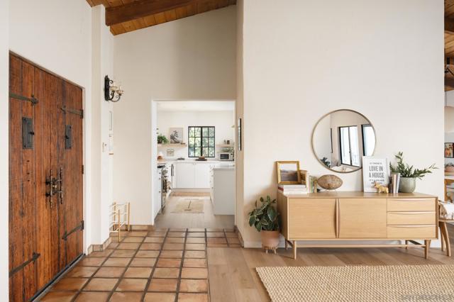 5615 Via Montellano, Bonsall CA: https://media.crmls.org/mediaz/9edef920-8043-4d7f-8dc5-411486bc8607.jpg