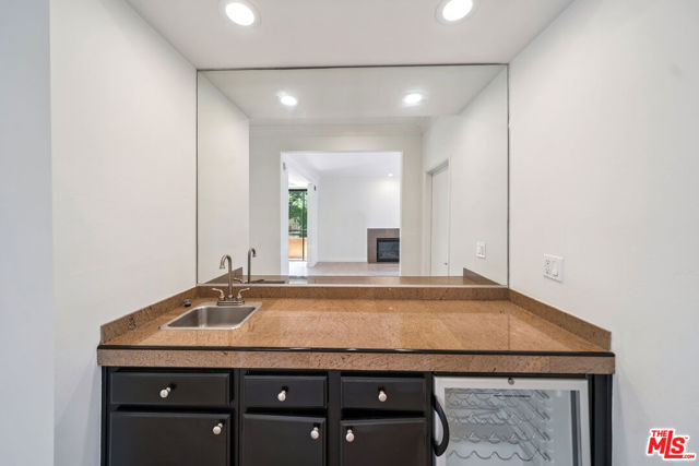 8865 Alden Drive, Los Angeles CA: https://media.crmls.org/mediaz/9edefb9d-99e7-429c-b2b5-45d6475df053.jpg