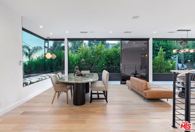 2164 Sunset Plaza Drive, Los Angeles CA: https://media.crmls.org/mediaz/9edf1404-ad25-4c04-9d7c-accdc747e411.jpg