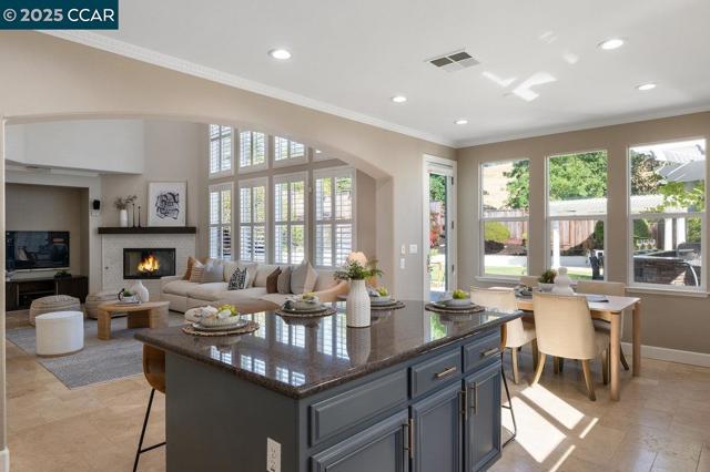9662 Velvet Leaf Cir, San Ramon CA: https://media.crmls.org/mediaz/9edf7348-86cd-4f37-b226-ab5c57fb64fa.jpg
