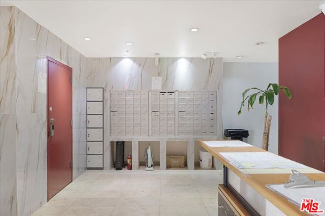 625 S Berendo Street, Los Angeles CA: https://media.crmls.org/mediaz/9edfb679-580d-44ad-98b5-5e25e868a8bc.jpg