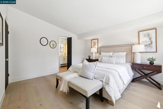 12 La Sonoma Ct, Alamo CA: https://media.crmls.org/mediaz/9ee02758-1e58-47c5-9db6-c1bacdfadf00.jpg