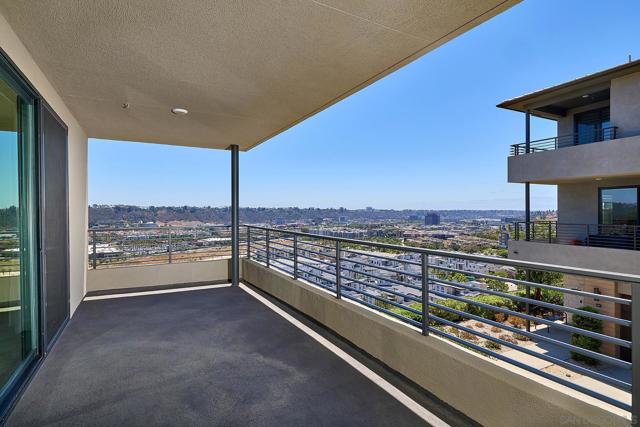 2921 Via Alta Pl, San Diego CA: https://media.crmls.org/mediaz/9ee0f0c1-0a0a-429f-b279-0e09b1d1333b.jpg