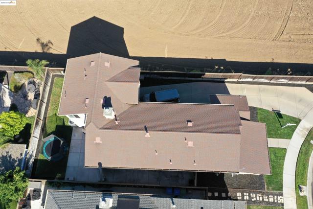 877 Boone Dr, Brentwood CA: https://media.crmls.org/mediaz/9ee12ae5-80cd-4677-bfea-a18eacb5faad.jpg