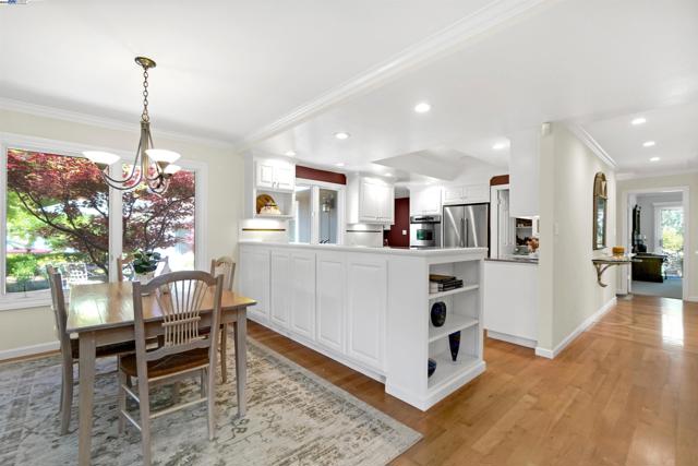 8700 Oak Tree Ln, Castro Valley CA: https://media.crmls.org/mediaz/9ee1752b-47ce-4f4e-a75f-0f7b44e3a448.jpg