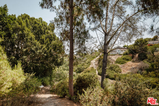 2 Seahurst Road, Rolling Hills Estates CA: https://media.crmls.org/mediaz/9ee1c103-c1df-4bc1-9afc-37554817ae2a.jpg