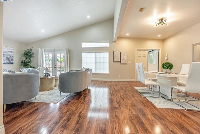 3757 Savannah Rd, Fremont CA: https://media.crmls.org/mediaz/9ee25944-b015-4b3c-9829-f088a2460357.jpg