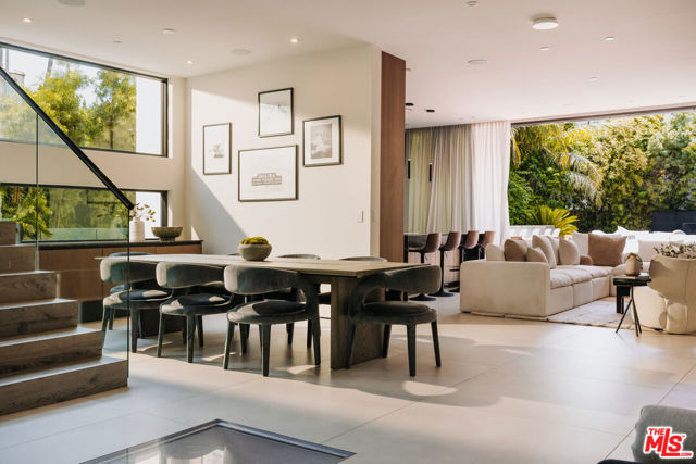 515 N Harper Avenue, Los Angeles CA: https://media.crmls.org/mediaz/9ee2aa00-5930-423f-bb08-9126f88aea1b.jpg