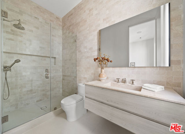 10950 Verano Road, Los Angeles CA: https://media.crmls.org/mediaz/9ee306c4-3e43-41a9-a9d3-e80d56ae43ba.jpg