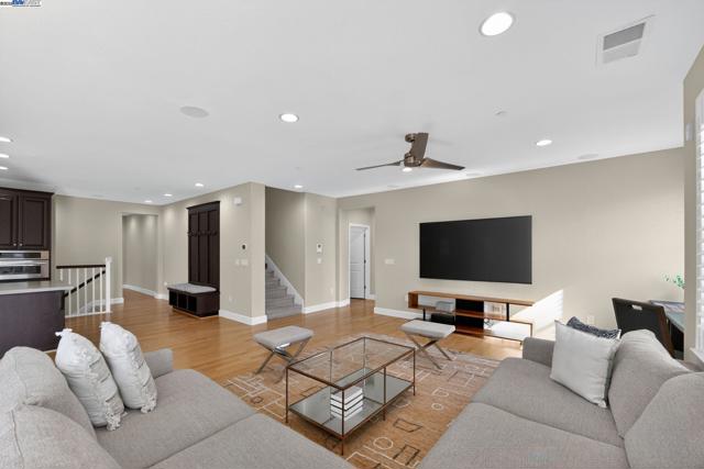 3231 Central Pkwy, Dublin CA: https://media.crmls.org/mediaz/9ee31706-18a8-40c9-8168-d843d8be1c88.jpg