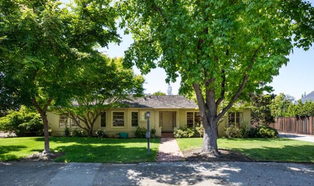 1850 White Oak Drive, Menlo Park CA: https://media.crmls.org/mediaz/9ee352d8-c9bf-4f77-915d-4410641f11f6.jpg