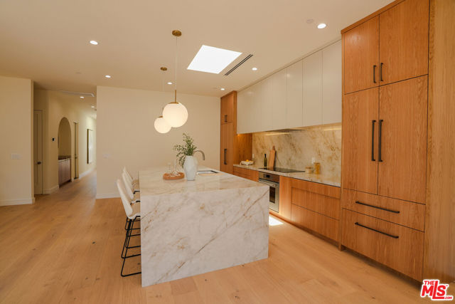 4936 Coolidge Avenue, Culver City CA: https://media.crmls.org/mediaz/9ee3d3a5-efb7-4441-aed0-5292fb971954.jpg