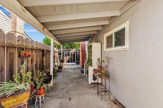 263 Maple Street, Hollister CA: https://media.crmls.org/mediaz/9ee3dcb1-8373-43e9-86c5-3c3e61fa4465.jpg