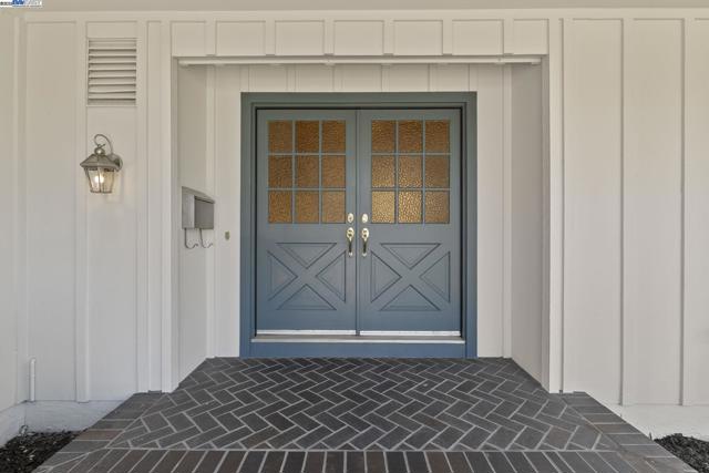 1927 Foxswallow Cir, Pleasanton CA: https://media.crmls.org/mediaz/9ee4bea2-1f31-462a-ae8d-adad1e582614.jpg