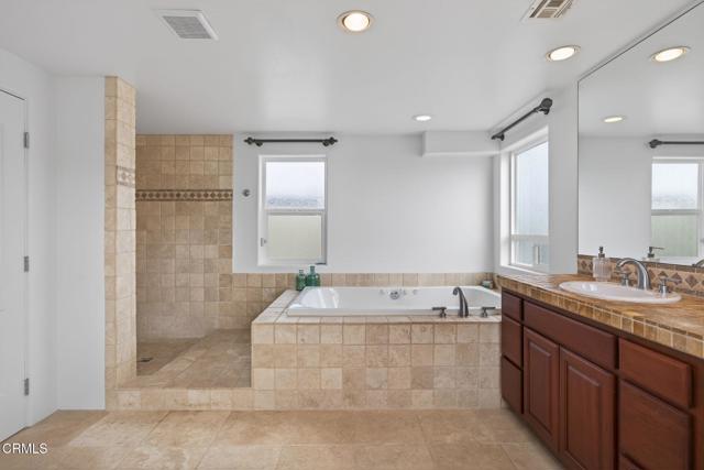 Detail Gallery Image 37 of 57 For 264 Hollywood Bld, Oxnard,  CA 93035 - 4 Beds | 3 Baths