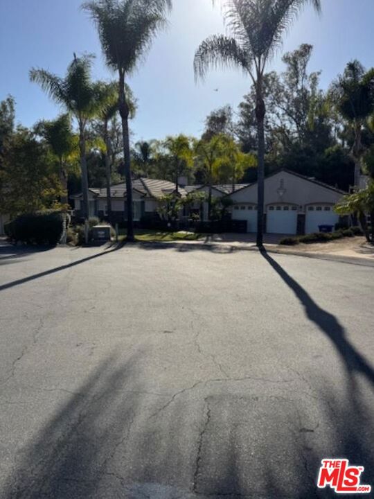 1808 Fallbrook Oaks Court, Fallbrook CA: https://media.crmls.org/mediaz/9ee57899-1bf3-4194-8cd1-5fa02d47992e.jpg