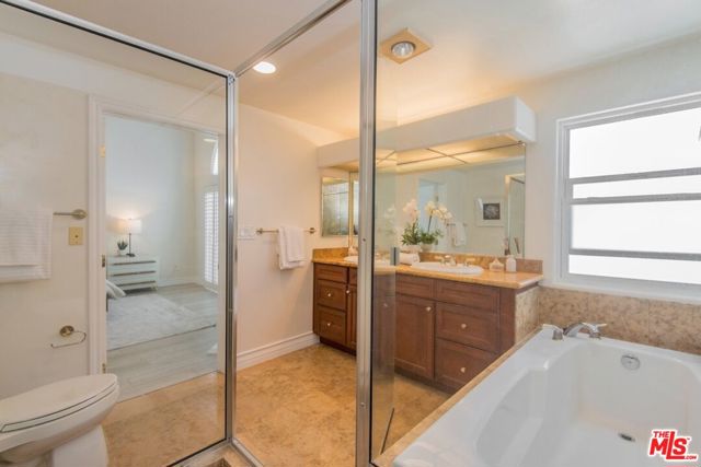 1747 S Barrington Avenue, Los Angeles CA: https://media.crmls.org/mediaz/9ee5a215-28ac-4d01-b6d4-c9a23d8d5758.jpg