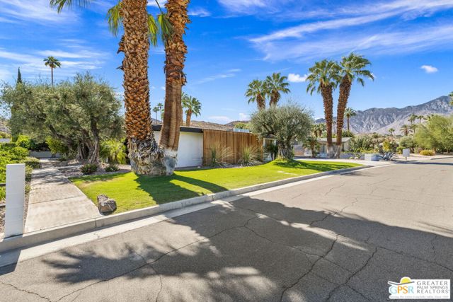 5155 E Bobolink Lane, Palm Springs CA: https://media.crmls.org/mediaz/9ee6194c-72f2-41cf-9b02-49708f943080.jpg