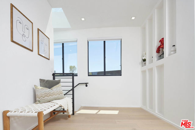 4338 Huntley Avenue, Culver City CA: https://media.crmls.org/mediaz/9ee634c8-5f0f-4444-8b66-138a379d74c7.jpg