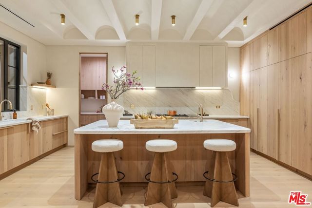 Image 10 of 69 For 11746 Blix Street