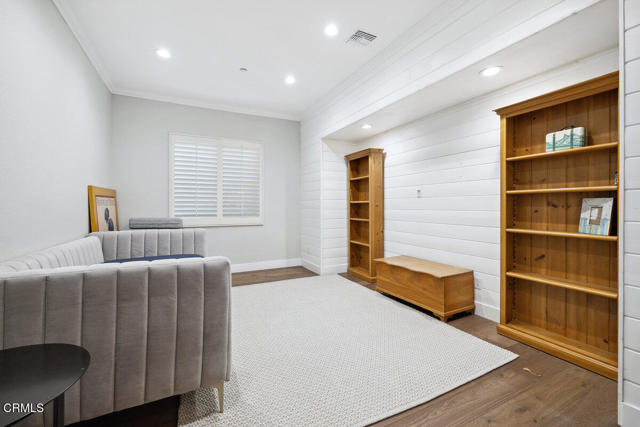 4111 Adriatic Street, Oxnard CA: https://media.crmls.org/mediaz/9ee7208c-c15f-43cd-bc76-d67bea1efb90.jpg