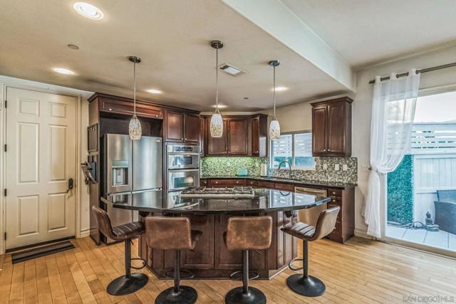 505 N Cedros, Solana Beach CA: https://media.crmls.org/mediaz/9ee89fbe-acdc-43e4-a9c3-eb6055da7b7d.jpg