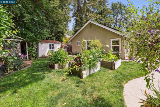 1450 Finley Ln, Alamo CA: https://media.crmls.org/mediaz/9ee8a24d-c69d-4dff-8c0b-81434810d2dd.jpg