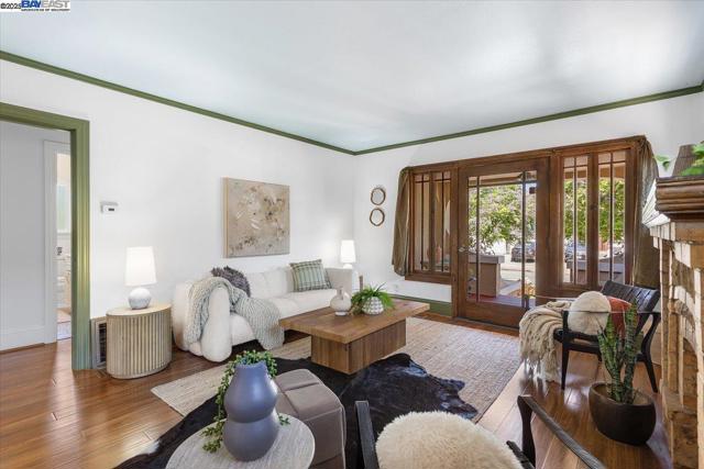 357 Melven Ct, San Leandro CA: https://media.crmls.org/mediaz/9ee8dba3-33ca-4097-ba1b-4878981604a0.jpg