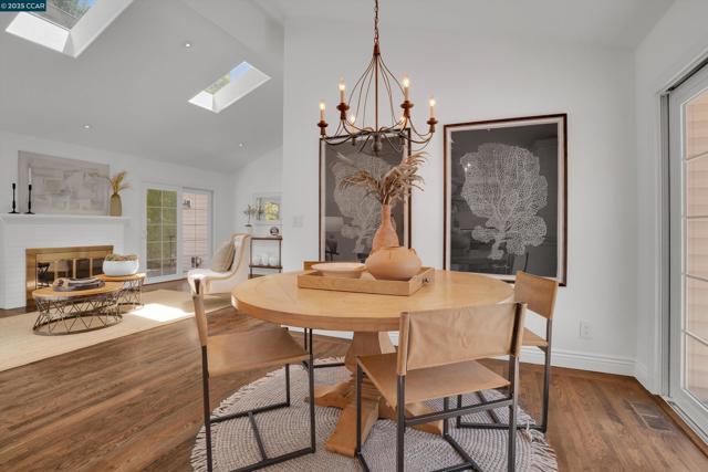 2345 San Miguel Dr, Walnut Creek CA: https://media.crmls.org/mediaz/9ee984a3-8992-42ab-a2d1-40f02ea22967.jpg
