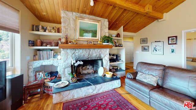 5850 Casitas Pass Road, Ventura CA: https://media.crmls.org/mediaz/9ee9d126-2d37-4575-a39a-5c44839176f5.jpg