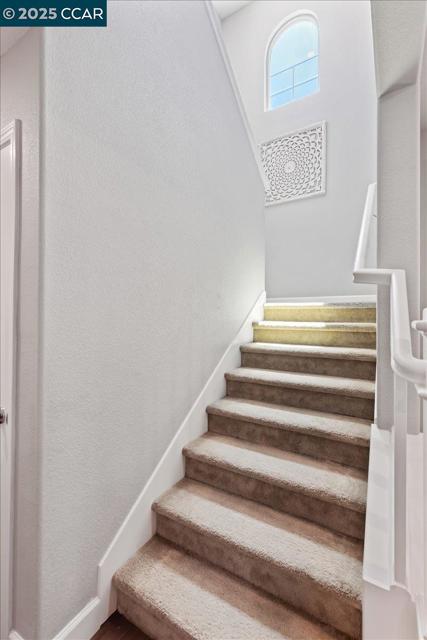 2097 Salice Way, Brentwood CA: https://media.crmls.org/mediaz/9ee9fe07-a306-4ac2-b609-635ec84826da.jpg
