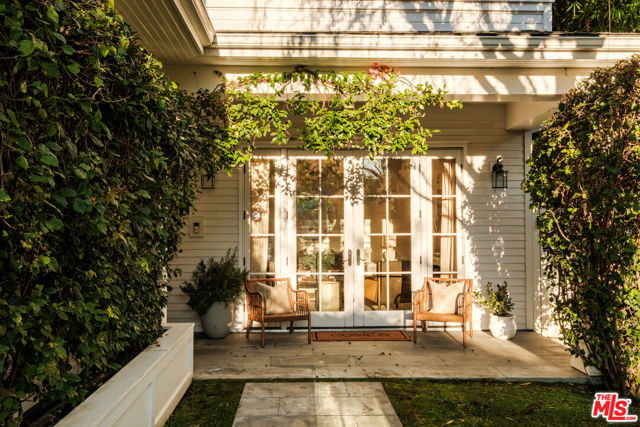 2248 Kelton Avenue, Los Angeles CA: https://media.crmls.org/mediaz/9eea0720-c07b-4a62-aa63-c0b873d05106.jpg