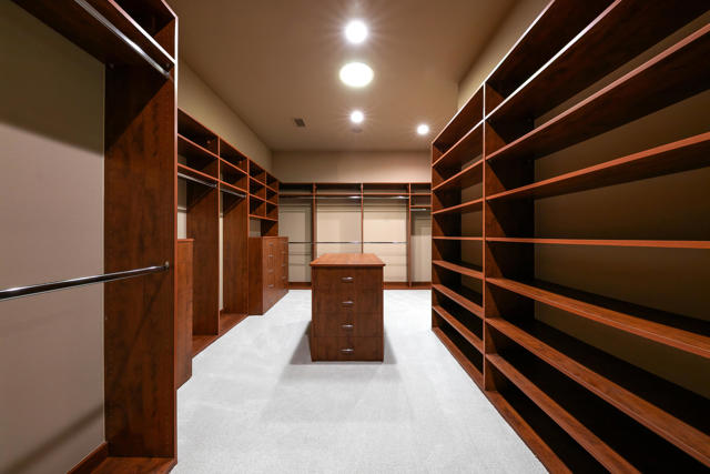 15 Sun Ridge Circle, Rancho Mirage CA: https://media.crmls.org/mediaz/9eead1e9-6277-4eb2-a486-424d3223392a.jpg