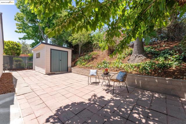 3129 Deseret Dr, Richmond CA: https://media.crmls.org/mediaz/9eeaeb69-2414-4f64-a4b0-7398a0e795db.jpg