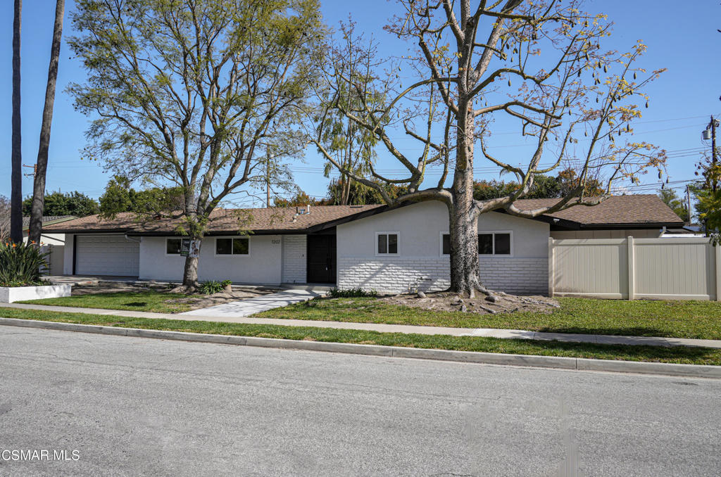 1202 Sheffield Place — architectural residence