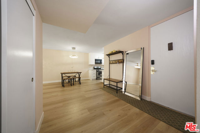 421 S La Fayette Park Place, Los Angeles CA: https://media.crmls.org/mediaz/9eeaf130-119e-486a-96aa-87876857ff58.jpg