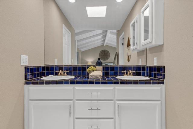 207 Palmer Drive, Los Gatos CA: https://media.crmls.org/mediaz/9eeb3990-e534-445e-ab45-7f46138b3c1c.jpg