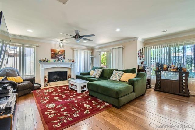 13422 Little Dawn Ln, Poway CA: https://media.crmls.org/mediaz/9eeb6ad7-0036-47d5-9f58-c74fb8749d60.jpg