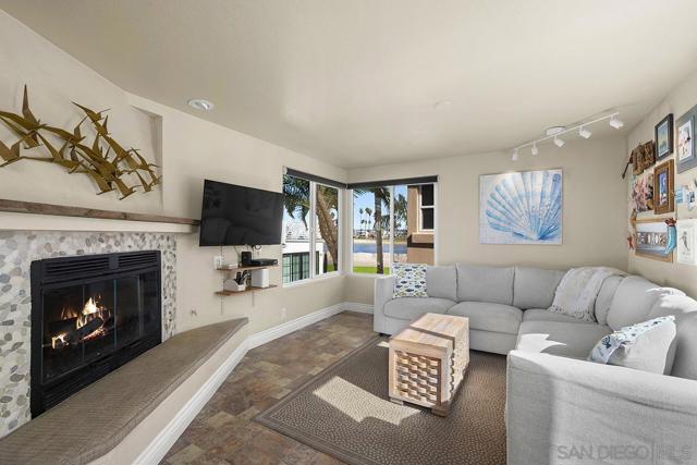 841 Pismo Ct, San Diego CA: https://media.crmls.org/mediaz/9eecb515-beec-4a50-bbde-1d588479c6d2.jpg