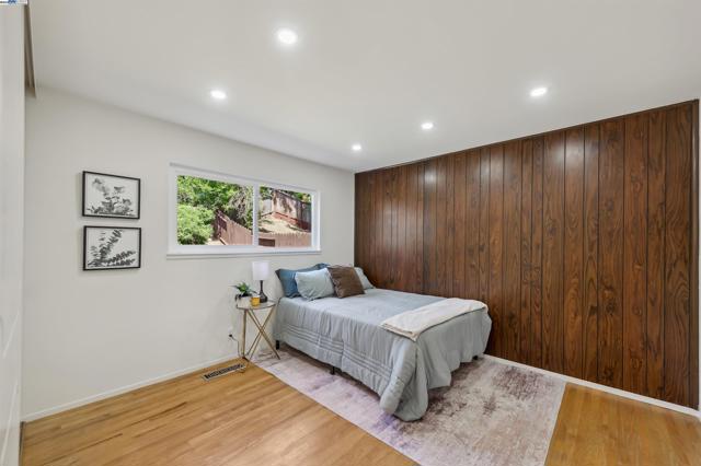 7606 Desertwood Ln, Pleasanton CA: https://media.crmls.org/mediaz/9eeccf10-d549-4f30-a519-4efc0713954a.jpg