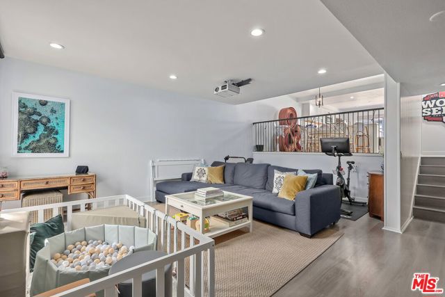 4329 Redwood Avenue, Marina del Rey CA: https://media.crmls.org/mediaz/9eecf4d8-ac56-49f4-9a4b-4235205381bf.jpg