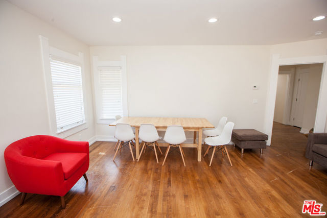 1257 W Adams Boulevard, Los Angeles CA: https://media.crmls.org/mediaz/9eed1434-8a61-48ac-80ef-561d53b560d8.jpg